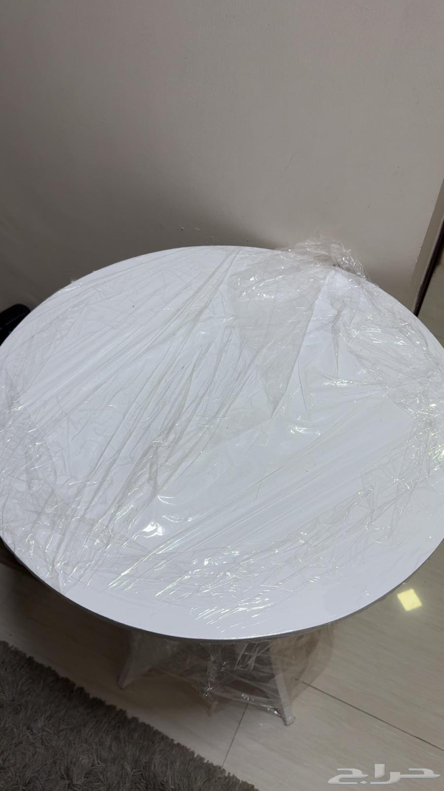 طاوله للبيع لم يتم الاستخدام64514872875137112