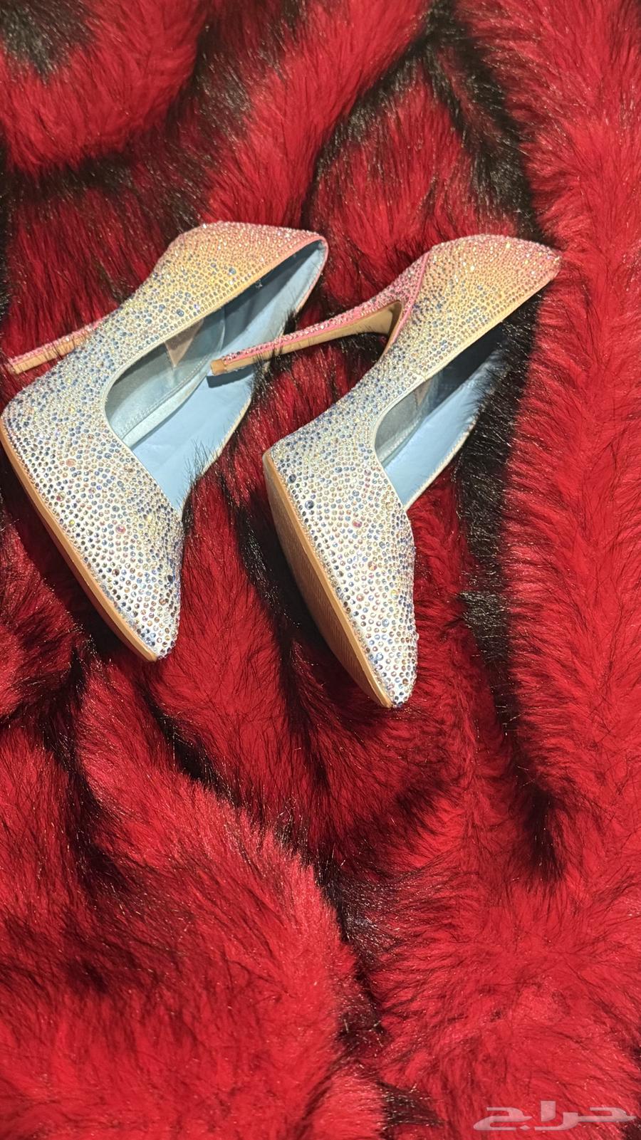 كعب سوار فسكي مقاس 39. من دون لندن. ملبوس مرتين فقط.64517974953475110