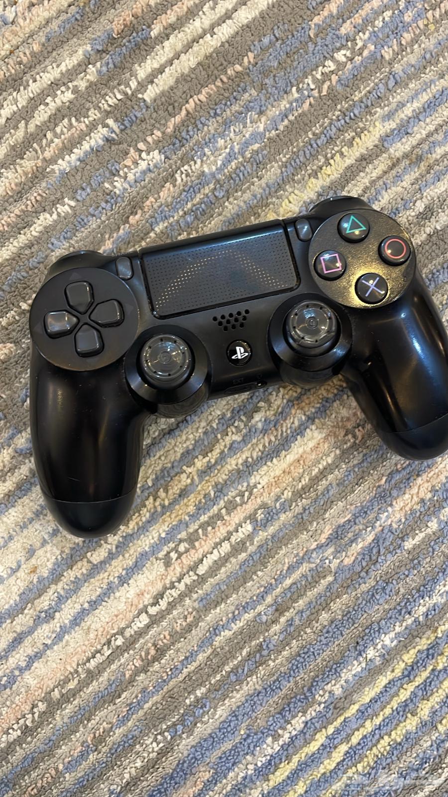 سوني فور للبيع على السوم  الحاله ممتازه64515514780162114