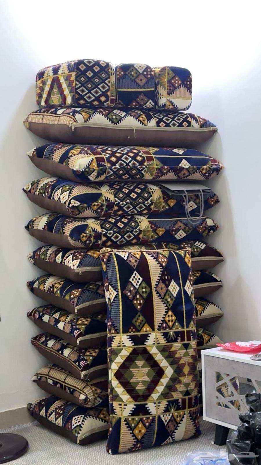 مساند ارضيه نظيفه مره واستخدام شهرين64511269536257112