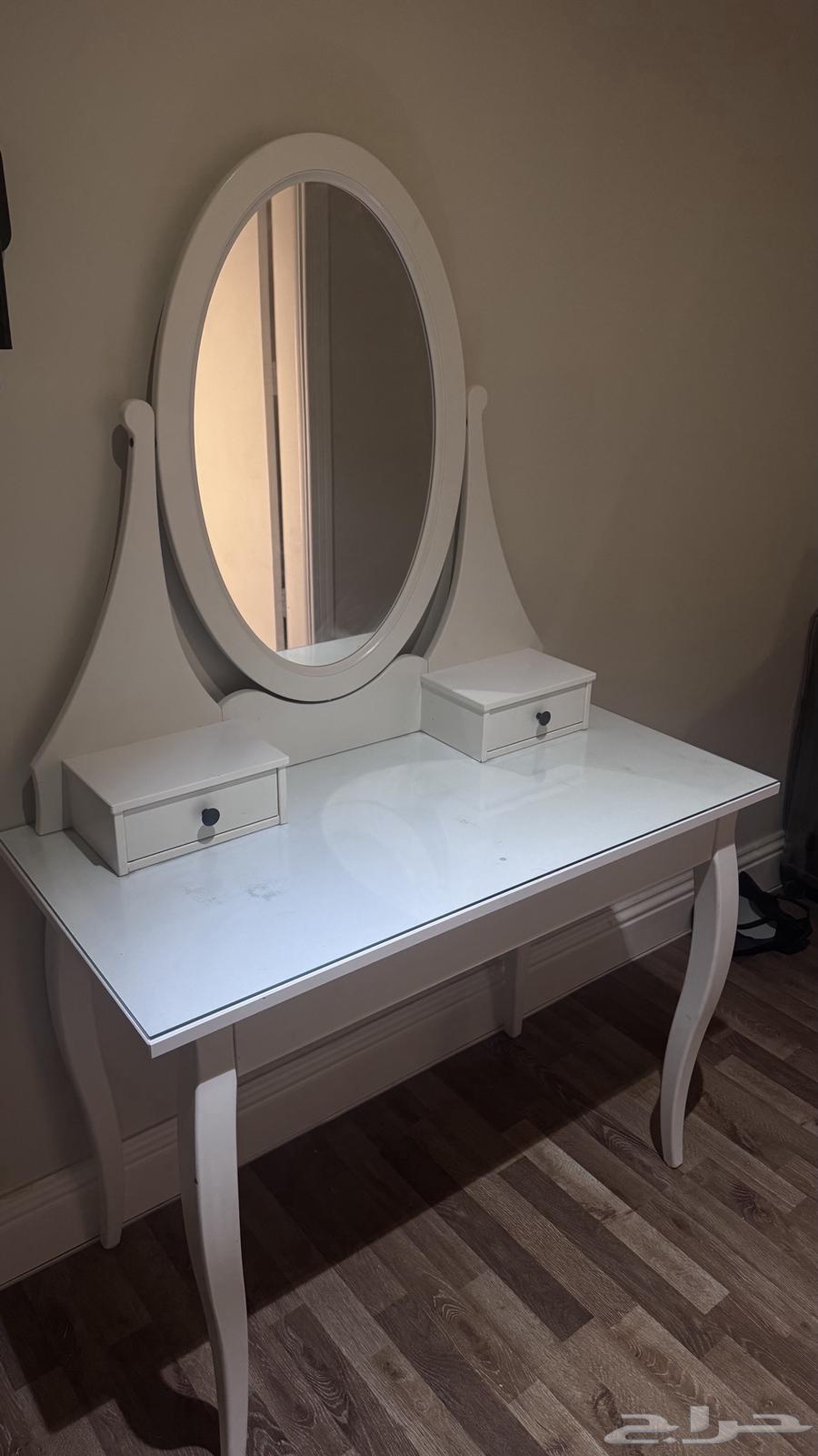 Dressing table64511057627138110