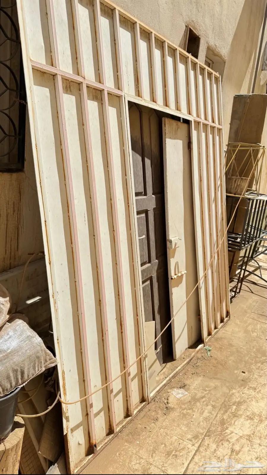 Iron door height 02.5 width 2.5064518747156738111