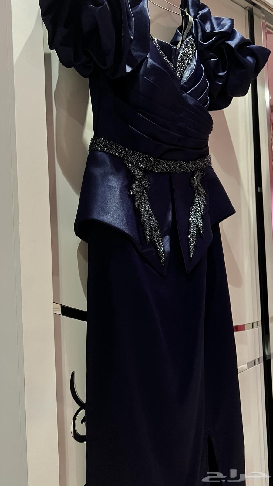 فستان فخم لون كحلي غامق نظيف وخالي من العيوب64517775445379110