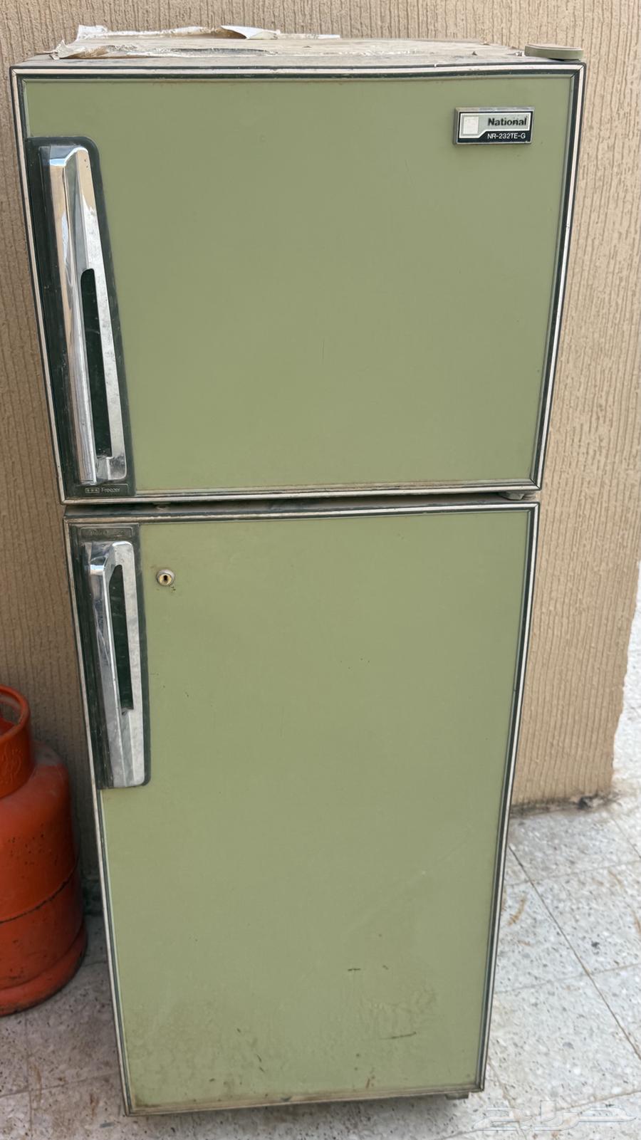 Old refrigerator for sale, very old, just for display, about 30 years old64516197934466110