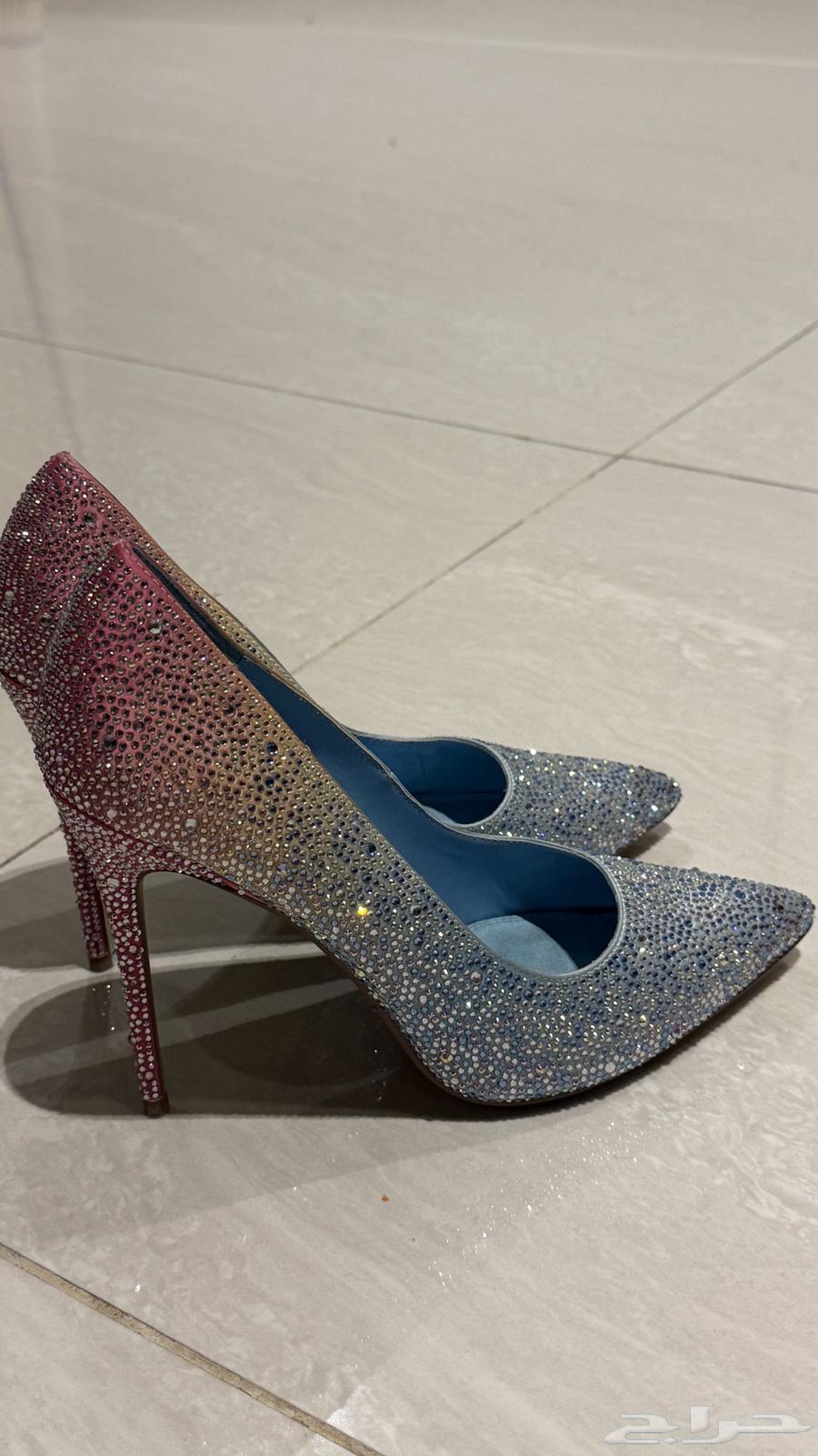 كعب سوار فسكي مقاس 39. من دون لندن. ملبوس مرتين فقط.64517974953475112