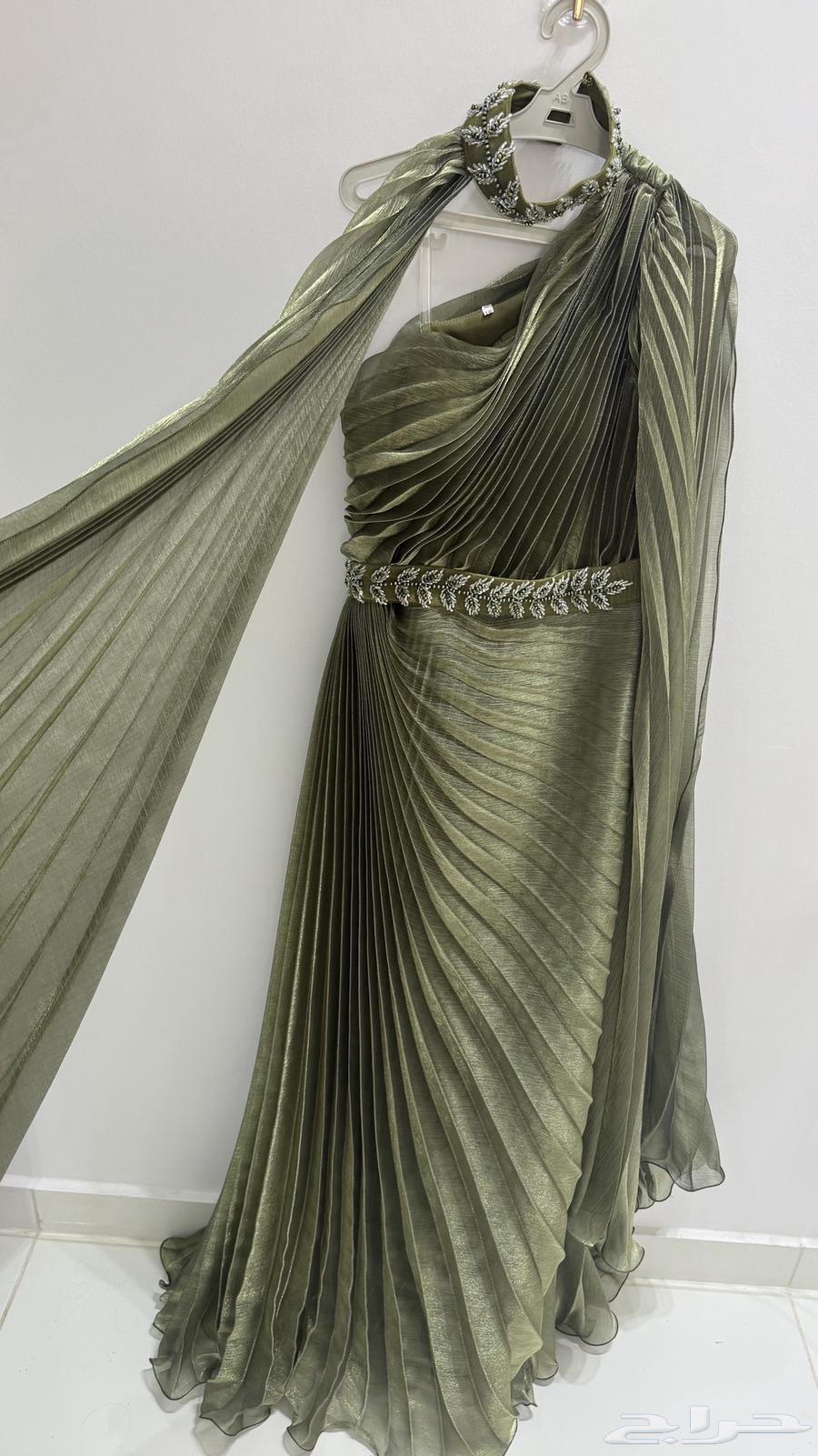 فستان للبيع نظيف ..64514761770754110