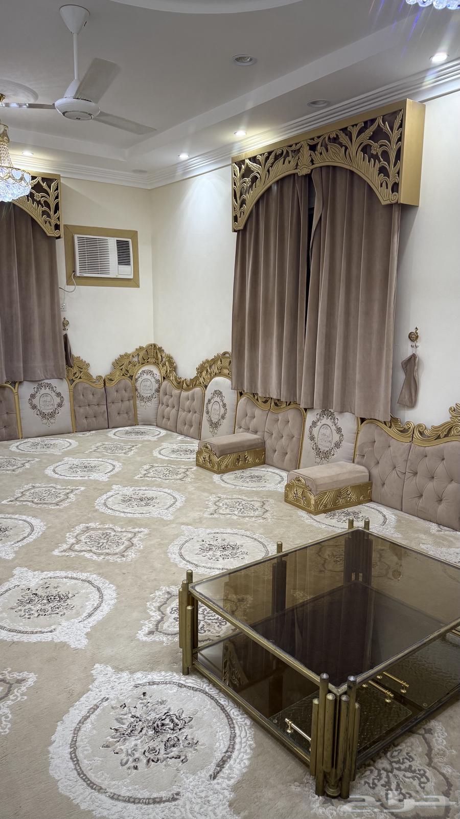 فرش ومساند للبيع 4في 664517392117251111