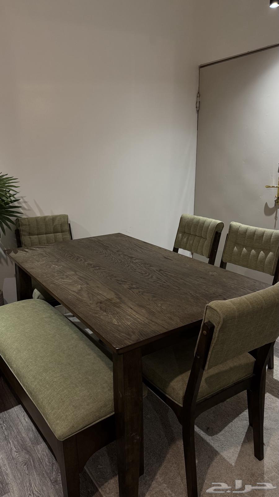 6-person dining table with storage space64515821991427110