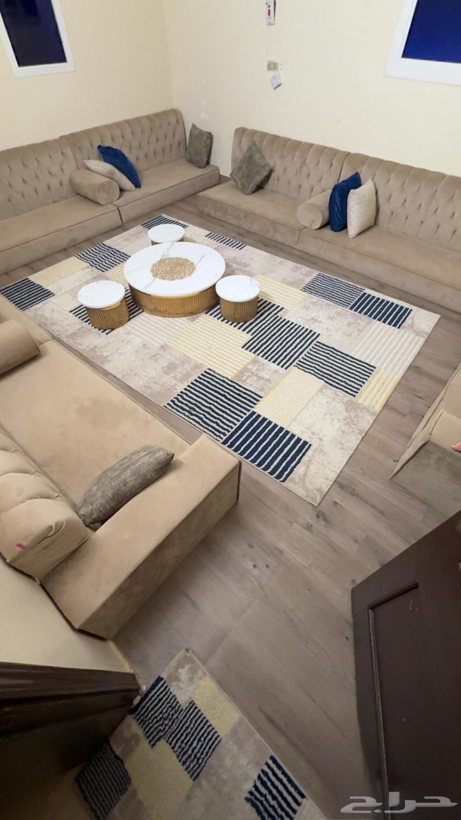 مساند للبيع مع الفرشه مع الطاوله64511884638339110