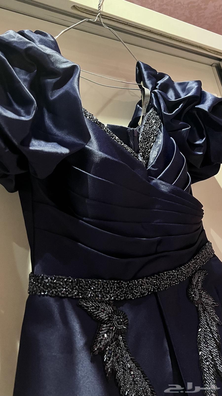 فستان فخم لون كحلي غامق نظيف وخالي من العيوب64517775445379112