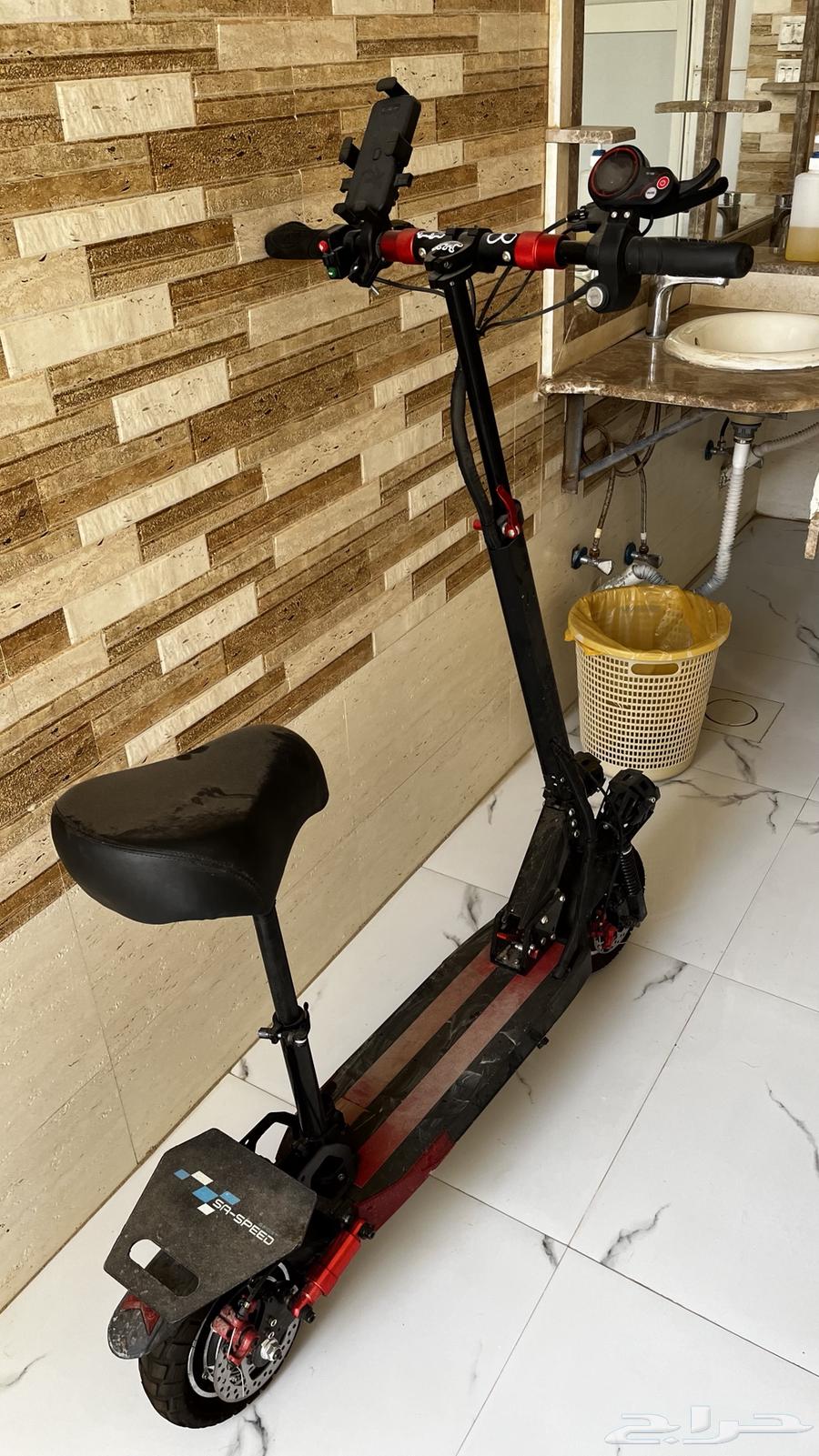 Monster scooter 3 speeds maximum speed 99 didn't last with me for two months64514789517699110