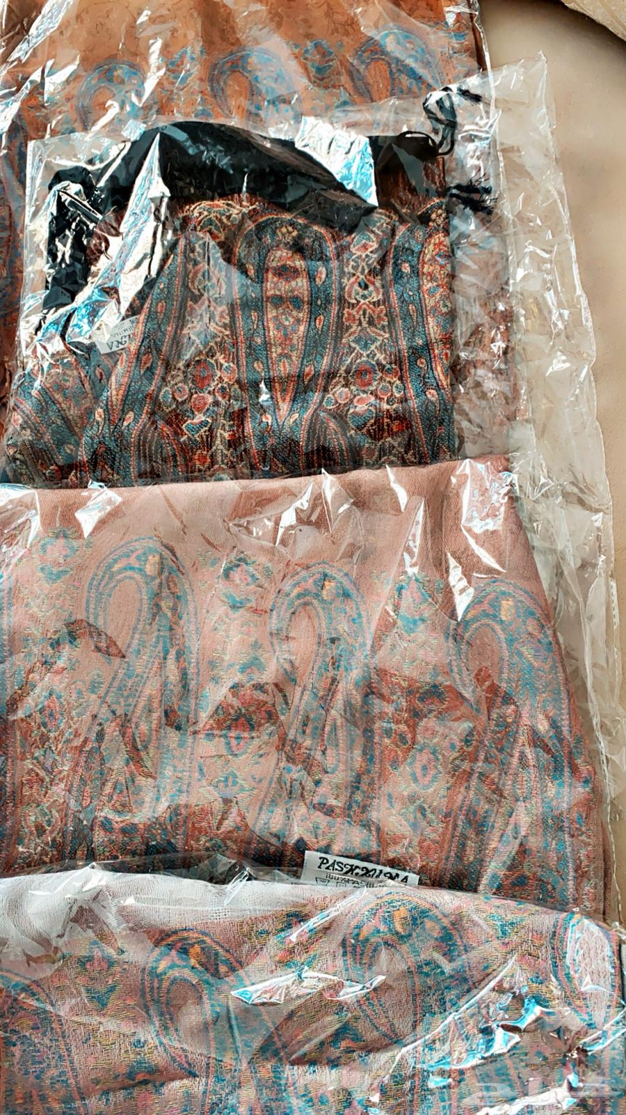 شالات كشميري  وادلال لون فضي  واباريق ستيل شبه جديده64512832363523110