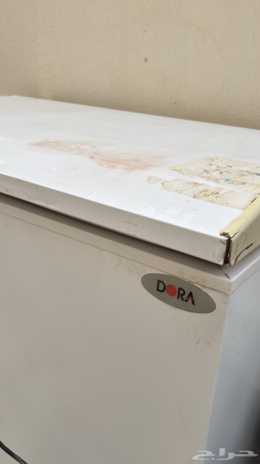 فريزر افقي نظيف و شاشة تلفزيون64516268408450112