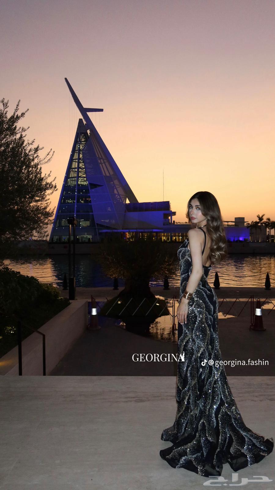 فستان من جورجينا64518229089282110