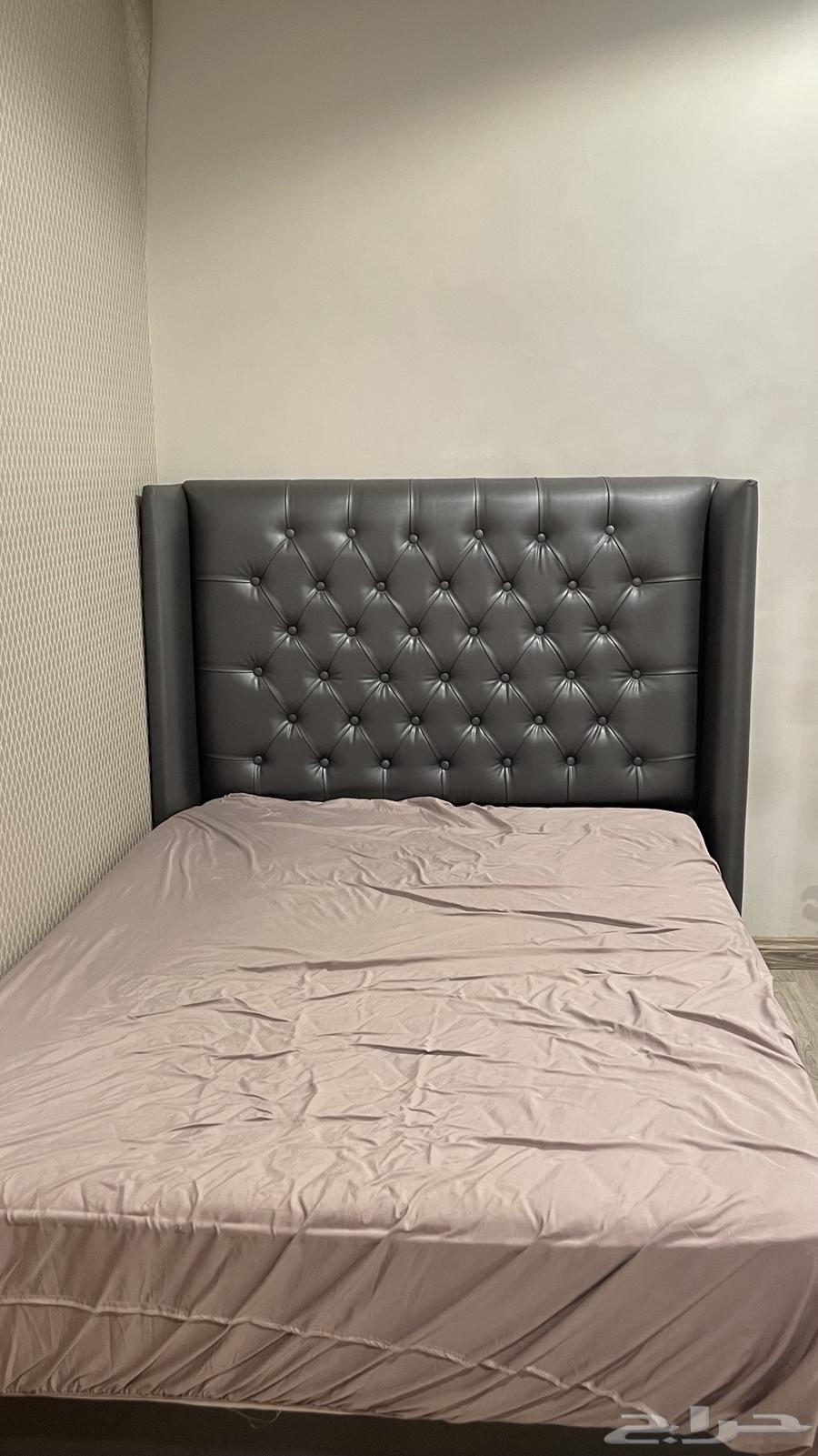 سرير نفر ونص شبه جديد (140 200)64515416934915111