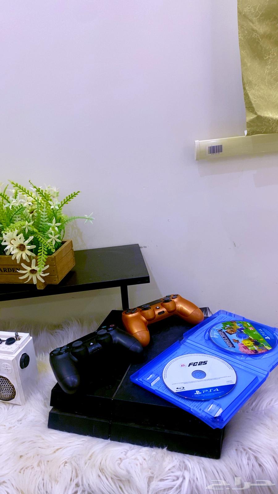 PS4 used, clean with three games64512134468611111