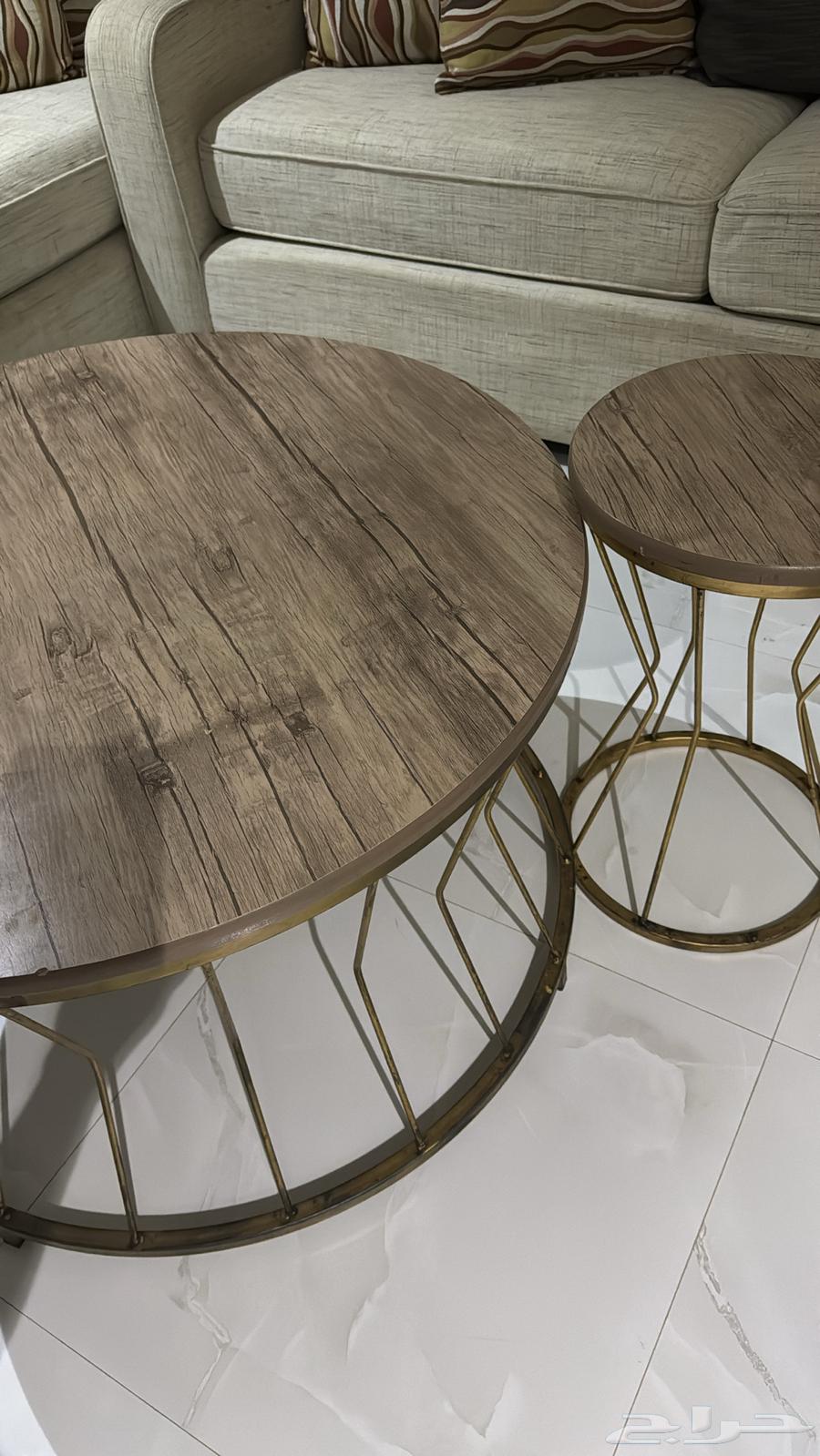 Table with four service tables64514196646915110