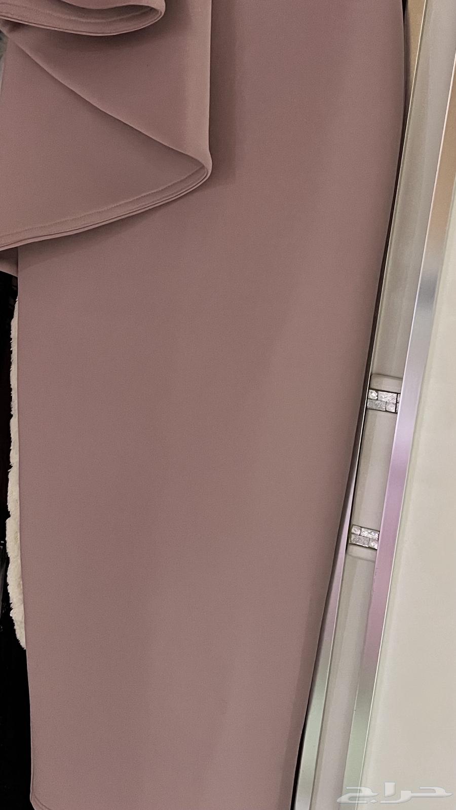 فستان أنيق جدا  باللبس وجديد استخدام مرتين فقط64511912422659111