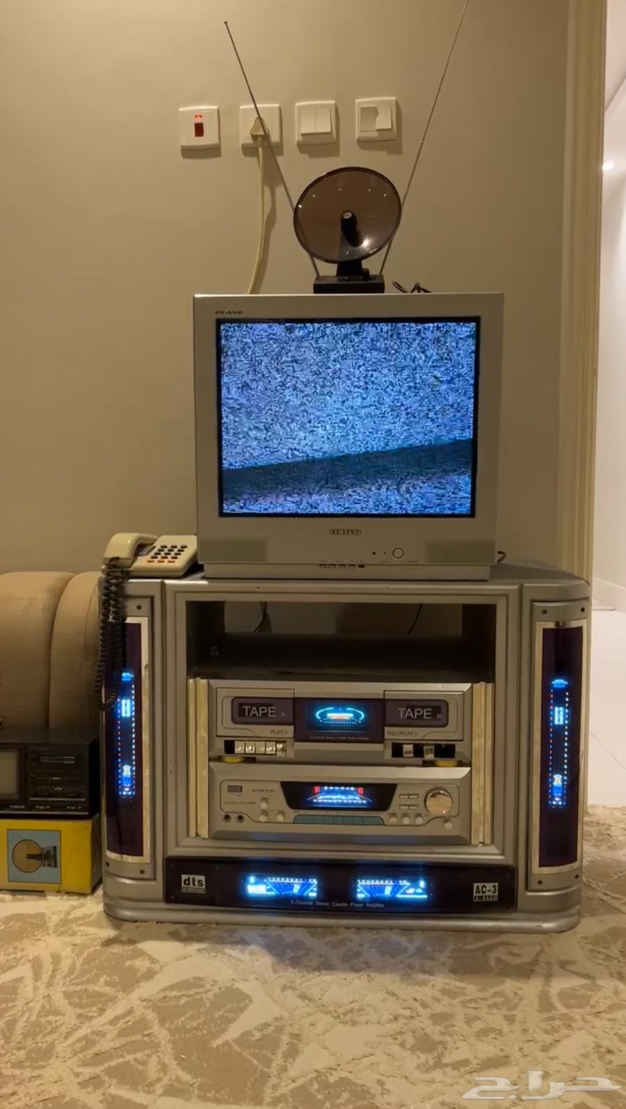 An antique TV with a built-in VCR, a heritage piece and collectible64511478613633110