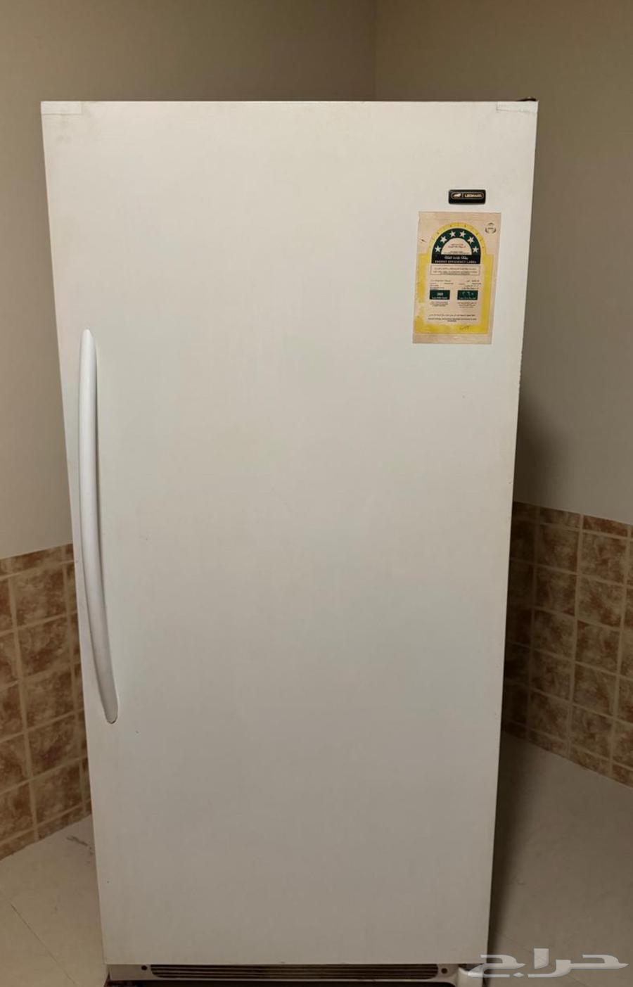 A refrigerator in good condition, free of malfunctions64518690494209111