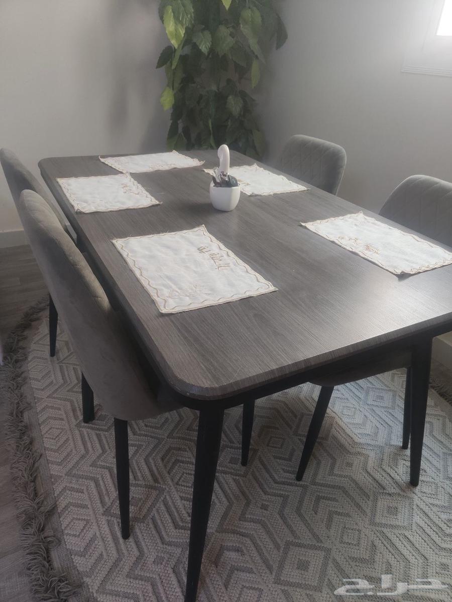 طاوله طعام نظيفه 6 كراسي وكرسي مكسور وموجود خمس كراسي64515737442435110