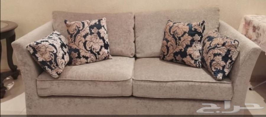 طقم كنب مكون من 3 قطع بحاله ممتازه64511325683459111