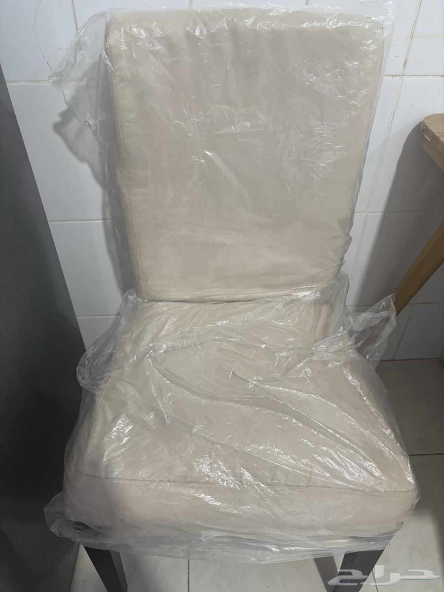 Dining table and 6 chairs, very light use64518116746369110