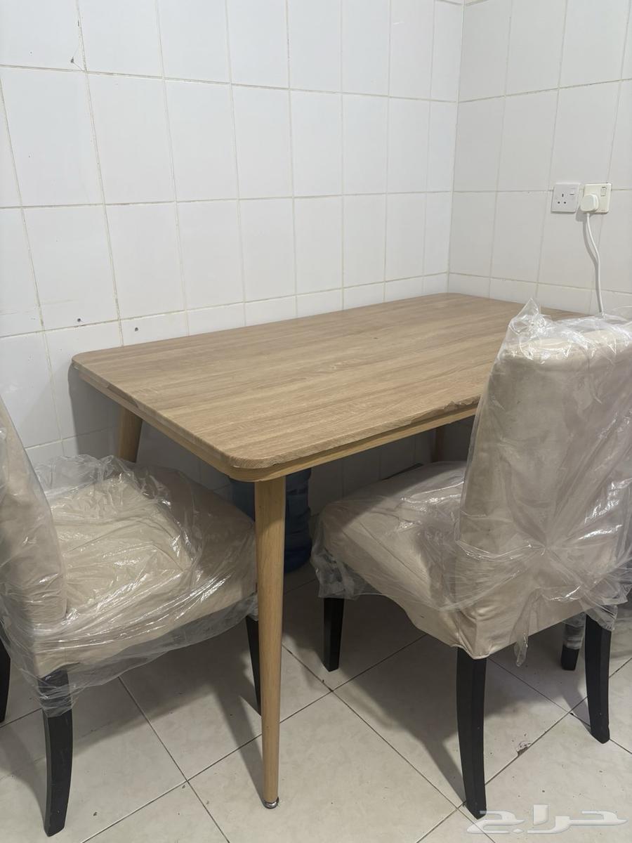 Dining table and 6 chairs, very light use64518116746369112