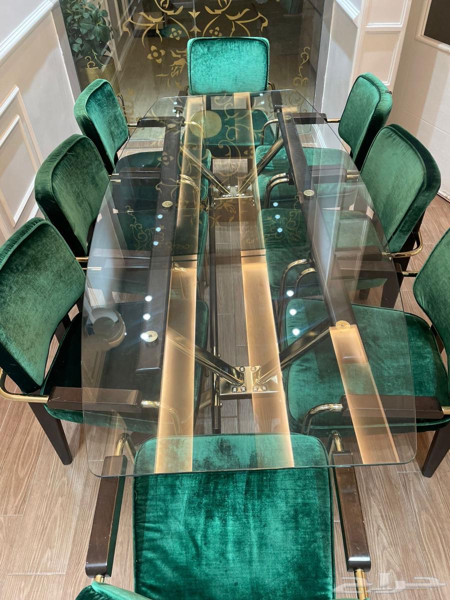 Dining table with 8 chairs64511843070466110