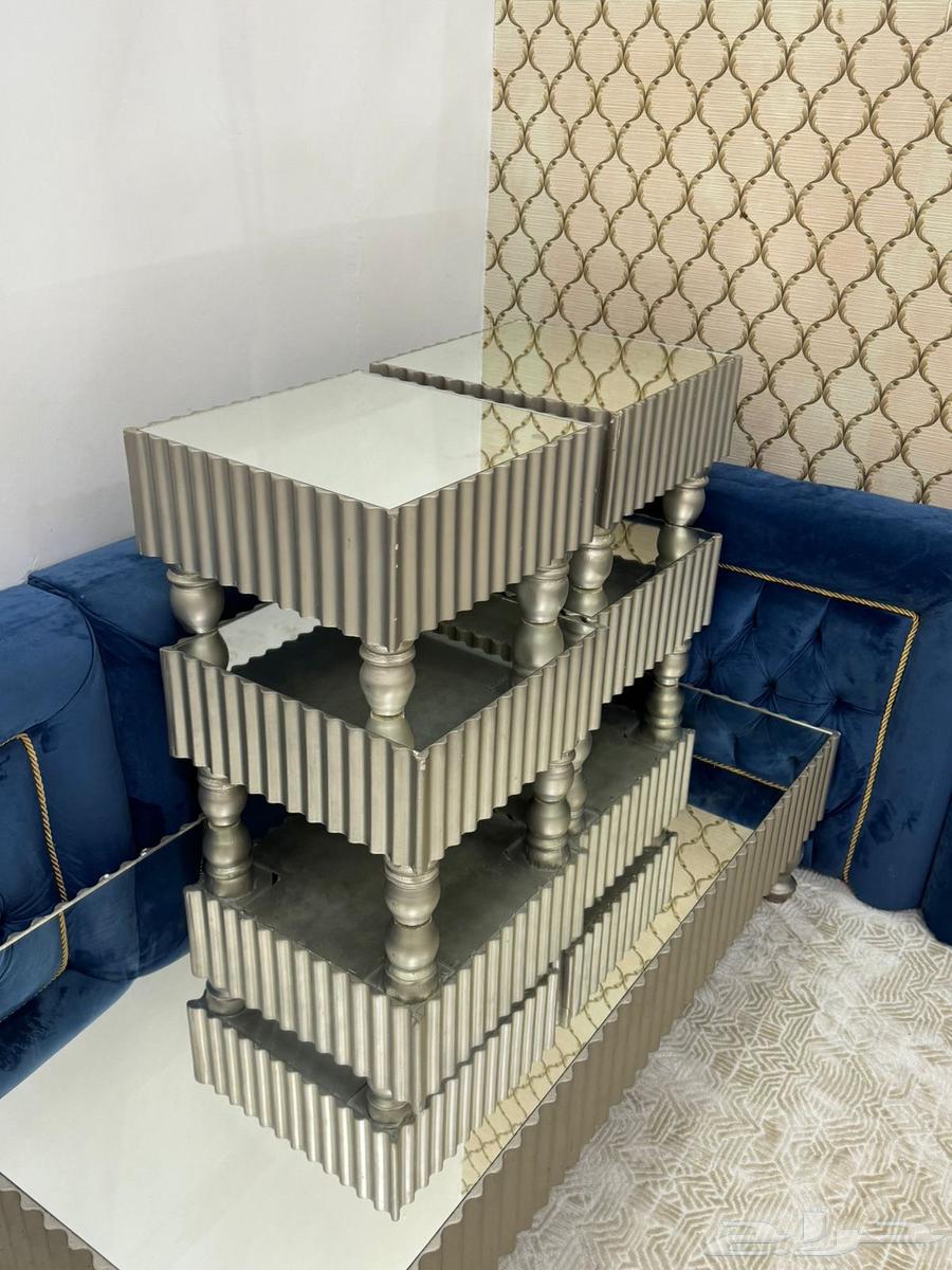 Floor table with 4 service tables64518831792385110