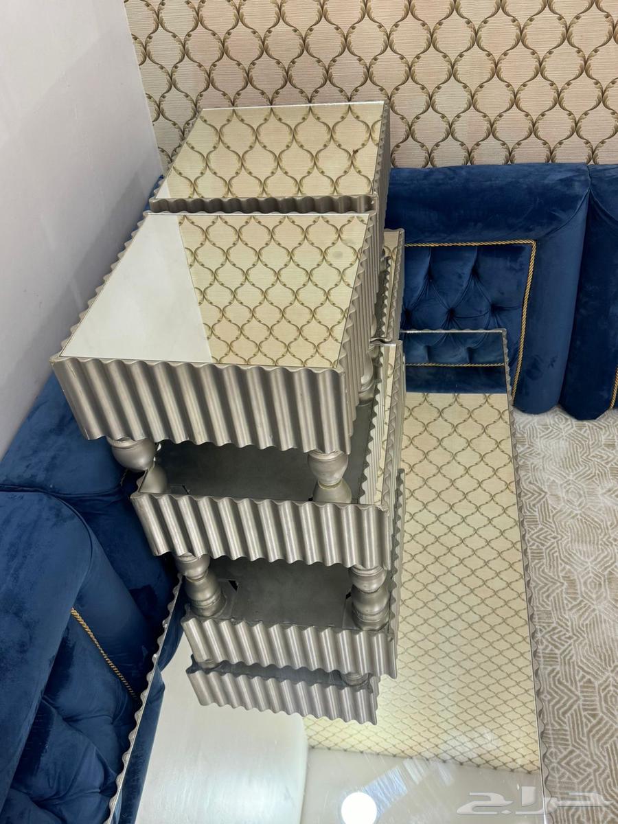 Floor table with 4 service tables64518831792385111