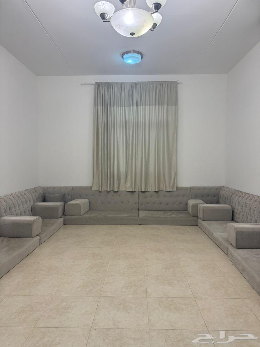 كنب ارضي جديد ونظيف جدا64513543104131110