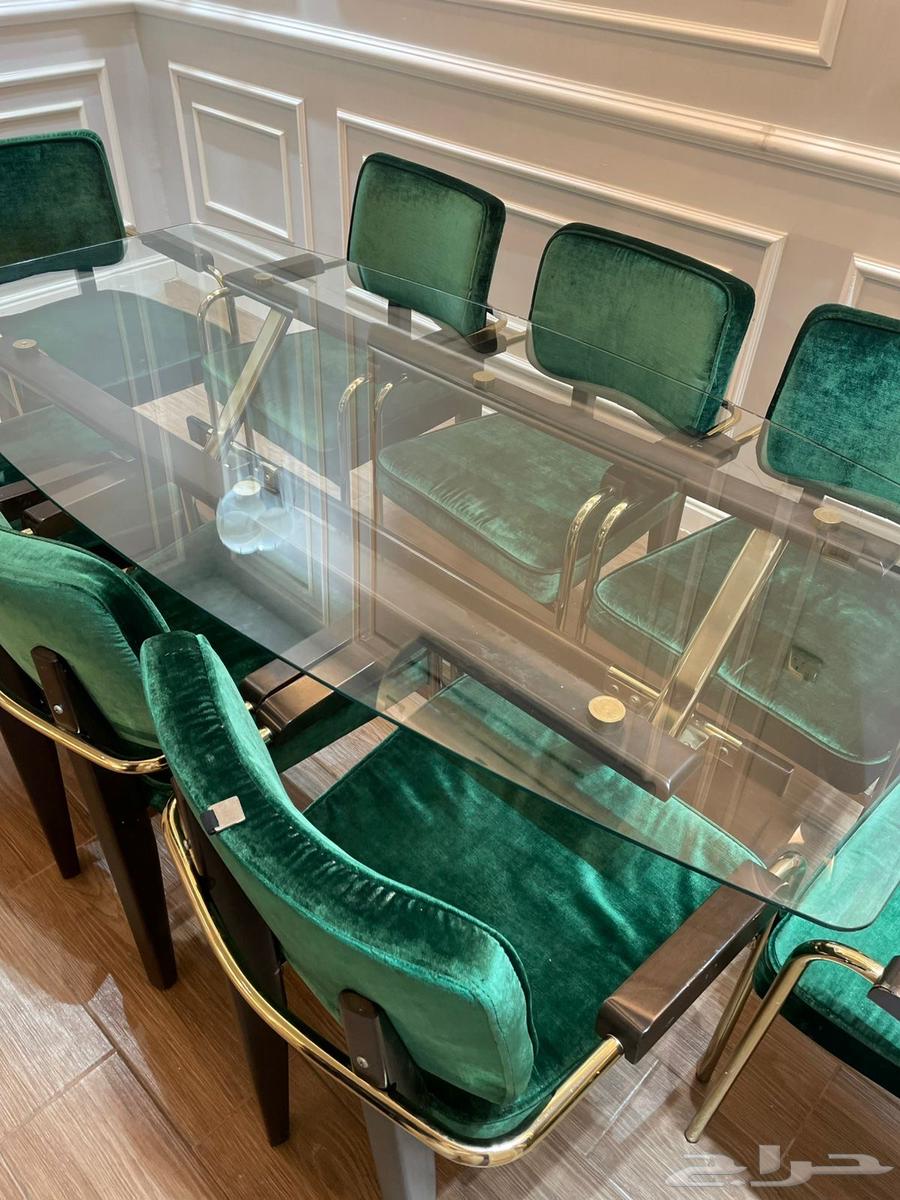 Dining table with 8 chairs64511843070466112