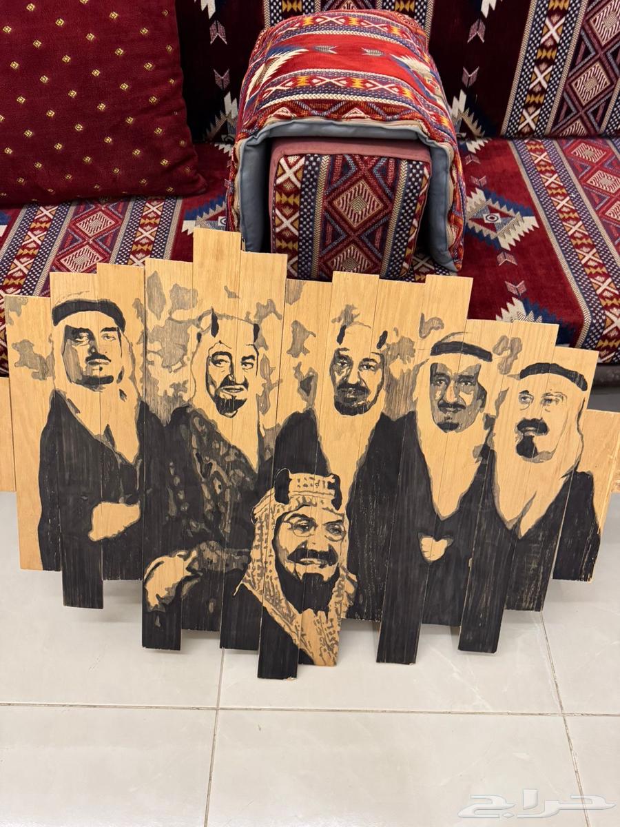 لوحة جدايه رسم فيه صور الملوك64515122594817110