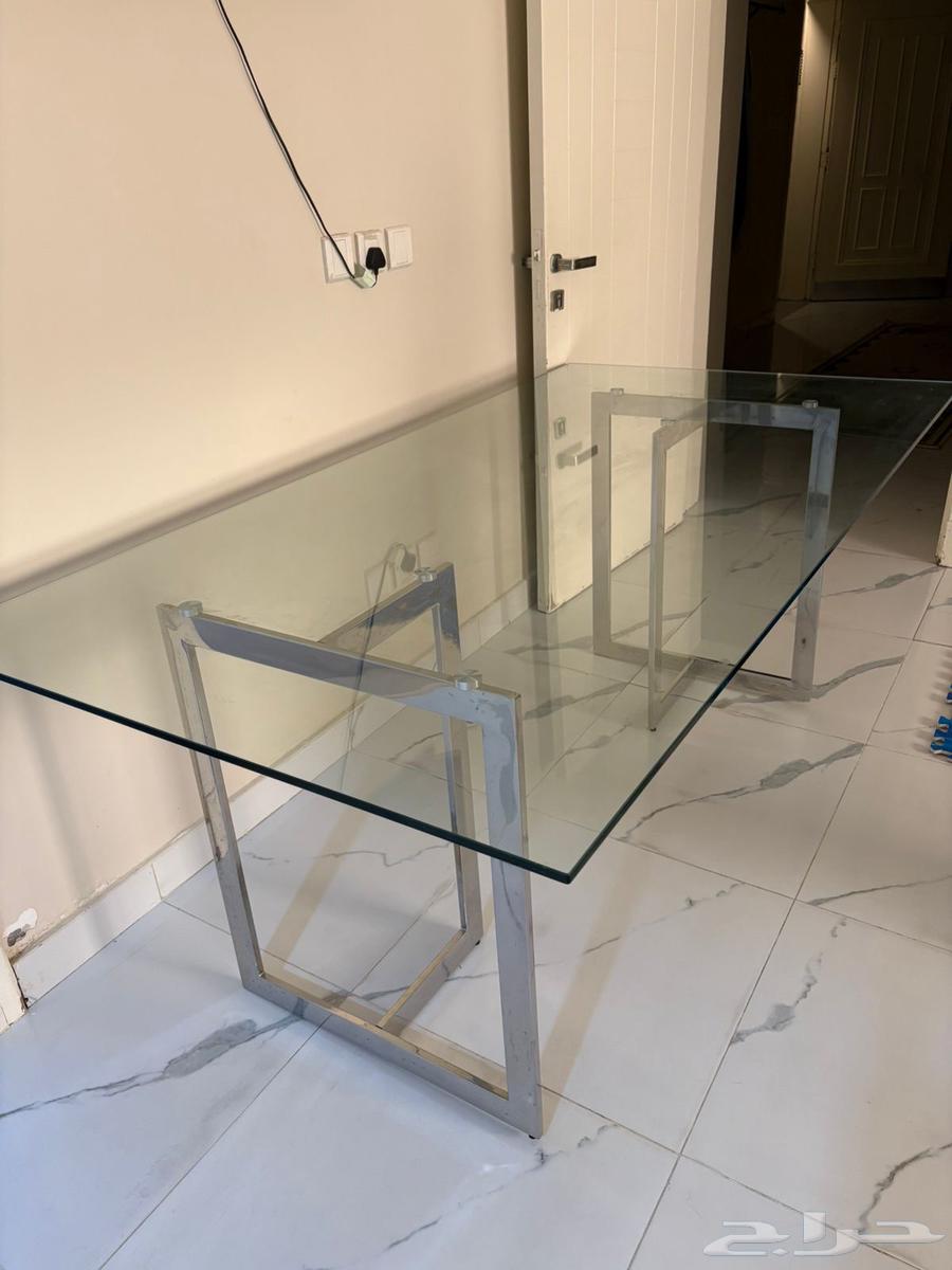 سفرة طعام زجاجية 6 كراسي بحالة جيدة من ميداس64514292684035110