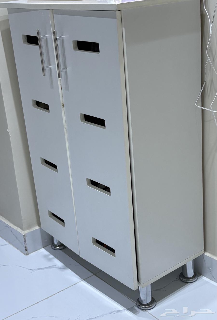 طاولة كبيرة بيضاء   طاولتين بيض  دولاب تلفزيون  جزامة64511283344387110