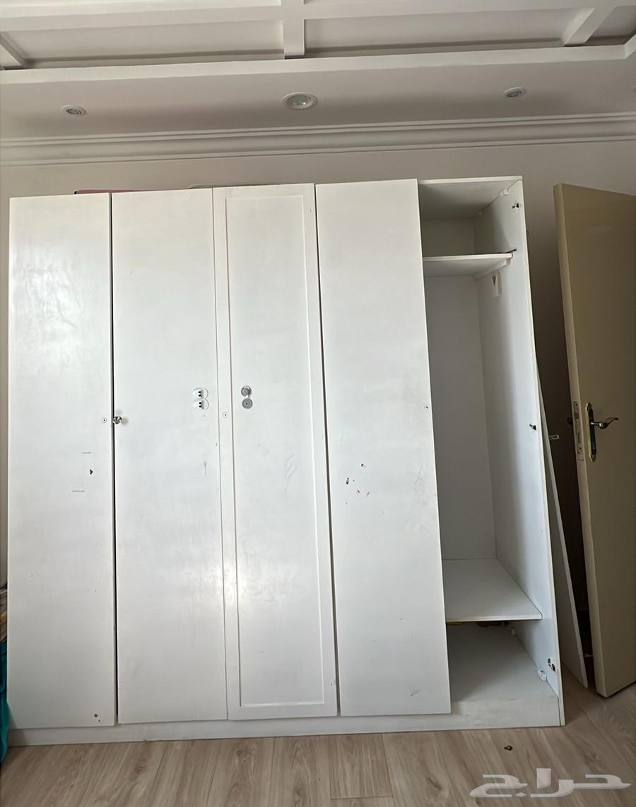 Three-door drawer, two used and one intact64511731413761111