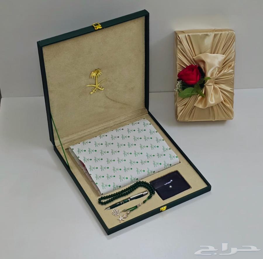 بوكس شماغ ملكي ينفع للهدايا مسبحه وقلم وبوك ماركة64513907779329114