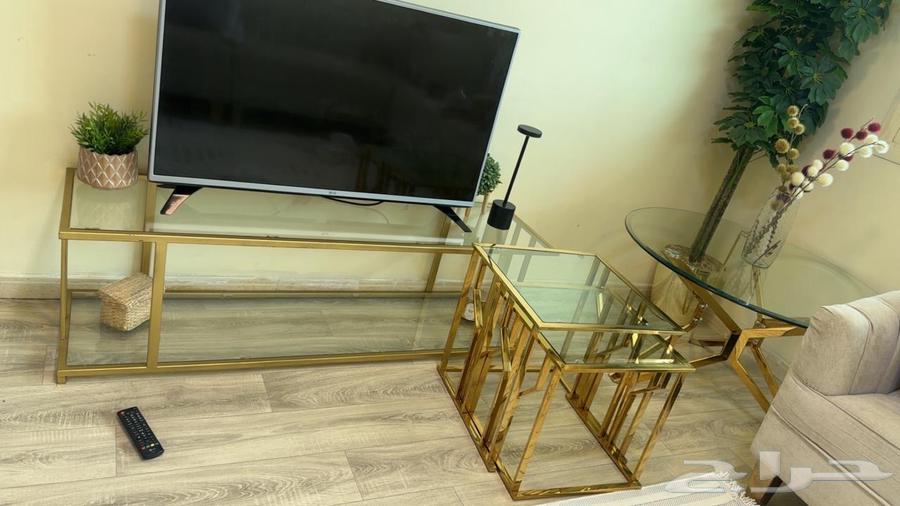 Stylish tables64516240027138110