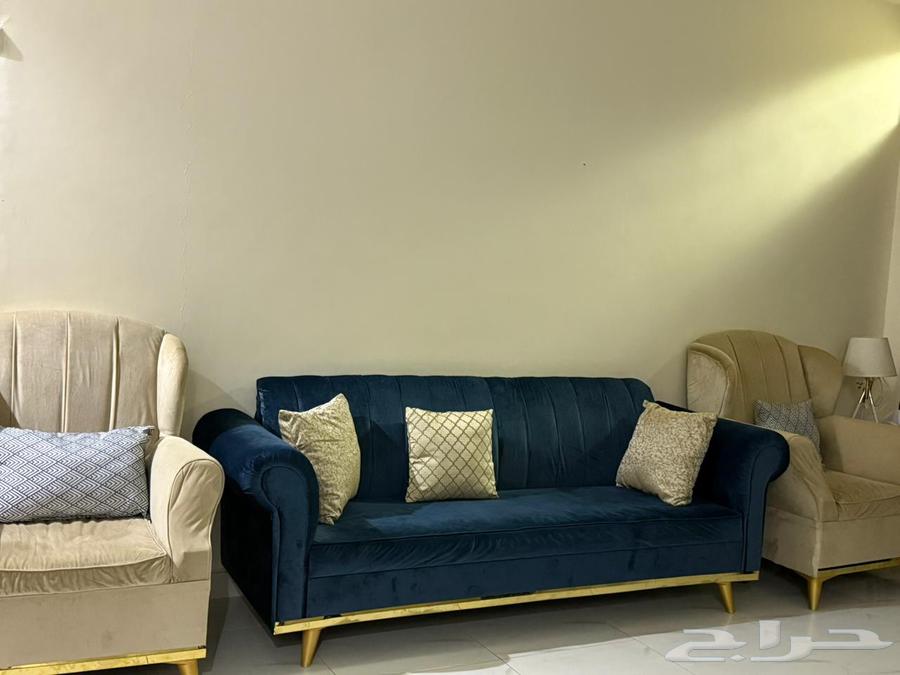 كنب صاله جديد ونظيف جدا 6في4 مع طاوله رخام وخدمه2 وستاره64517118832899110