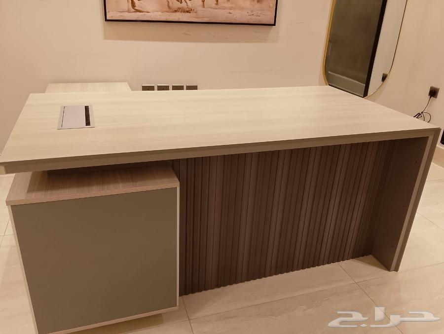 مكتب نظيف لم يستخدم64515835715457110