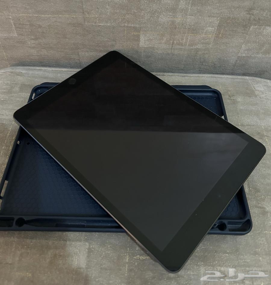 للبيع آيباد الجيل 9 نضيف مافك 64 قيقا64513631946882111