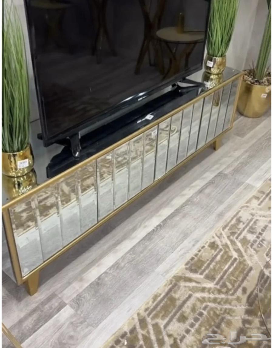 طاوله للبيع السريع على السوم64515681930498110