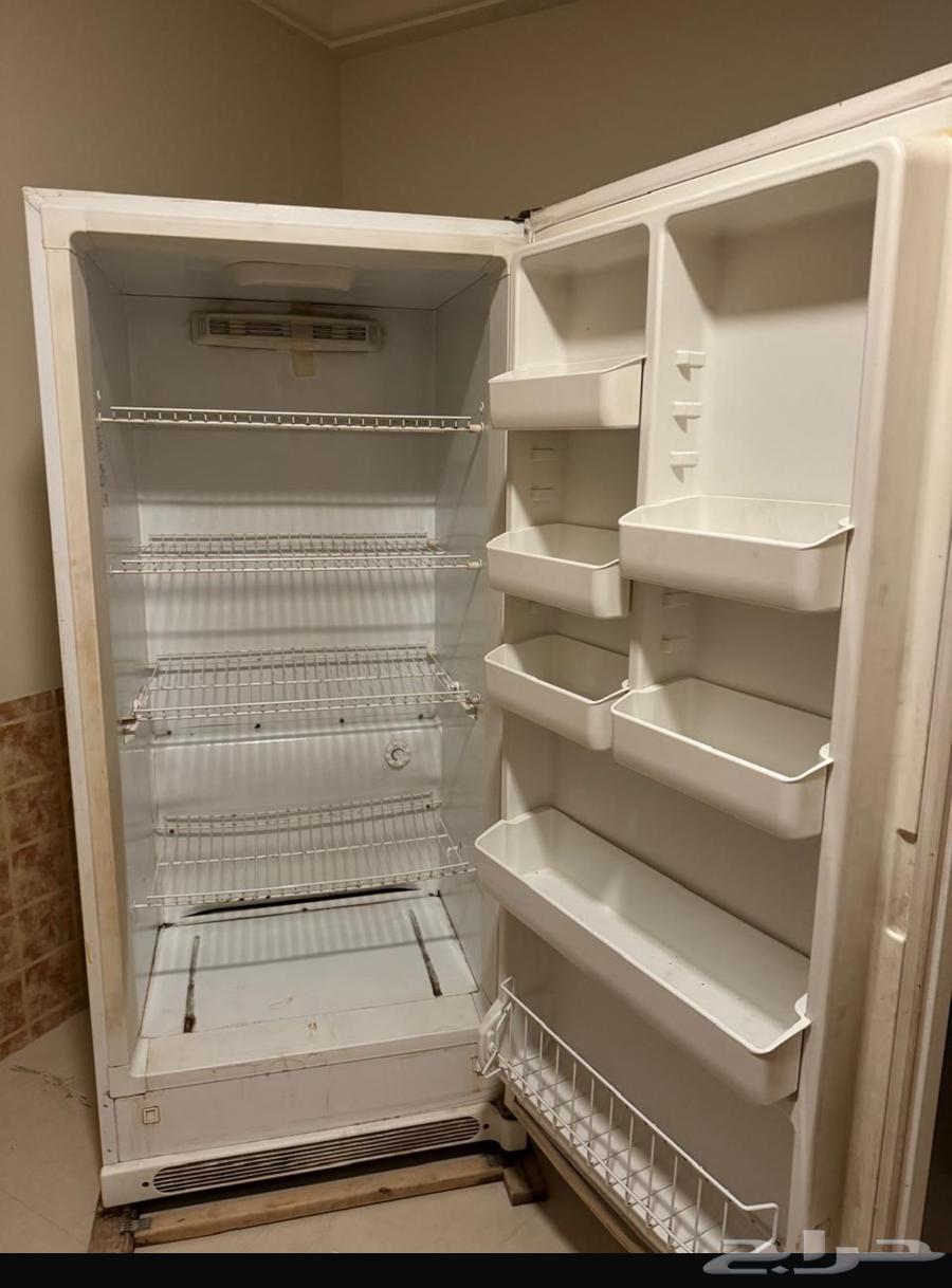 A refrigerator in good condition, free of malfunctions64518690494209110