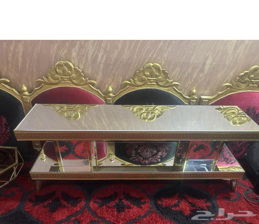 A clean and new table64511689501187111