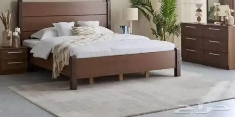 Bed, two dressers, and a vanity, room has only one year. Selling for 140064514955474306110