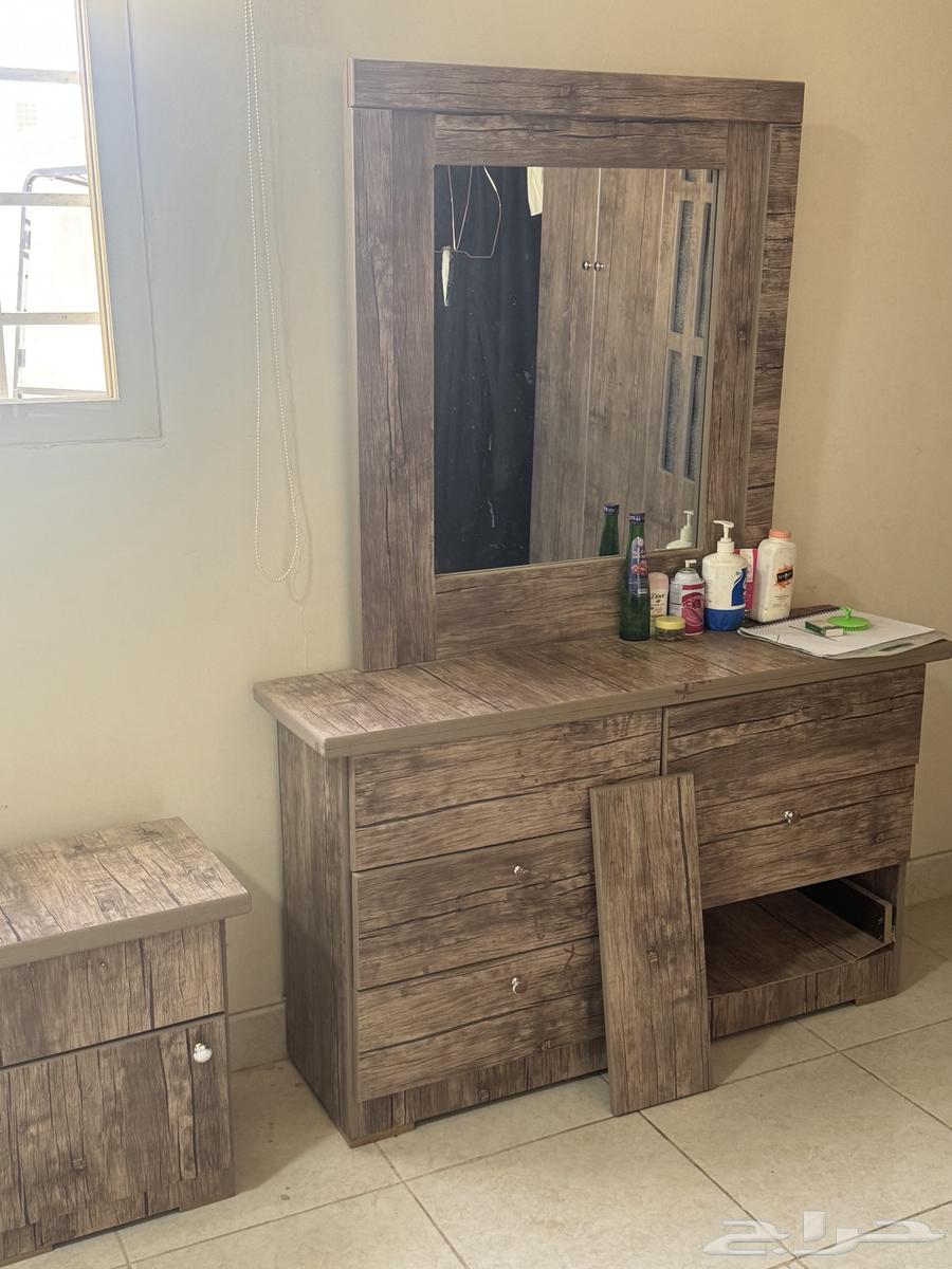 2tsree7a2 and a one-and-a-half-person bed and a large drawer64514596450946113