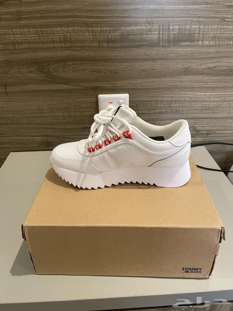 جزمتين نسائية جديدة مقاس 3664513590169859111