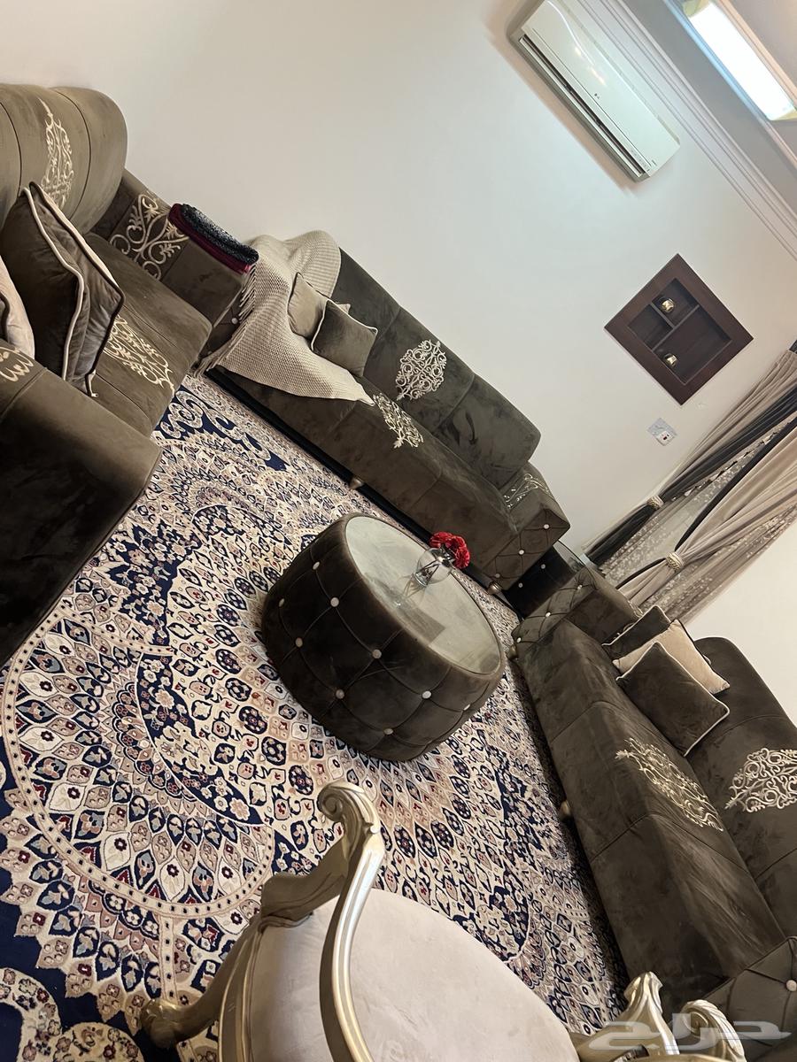 Large majlis with 3 tables, carpet, and curtain, all for sale64518367529729110