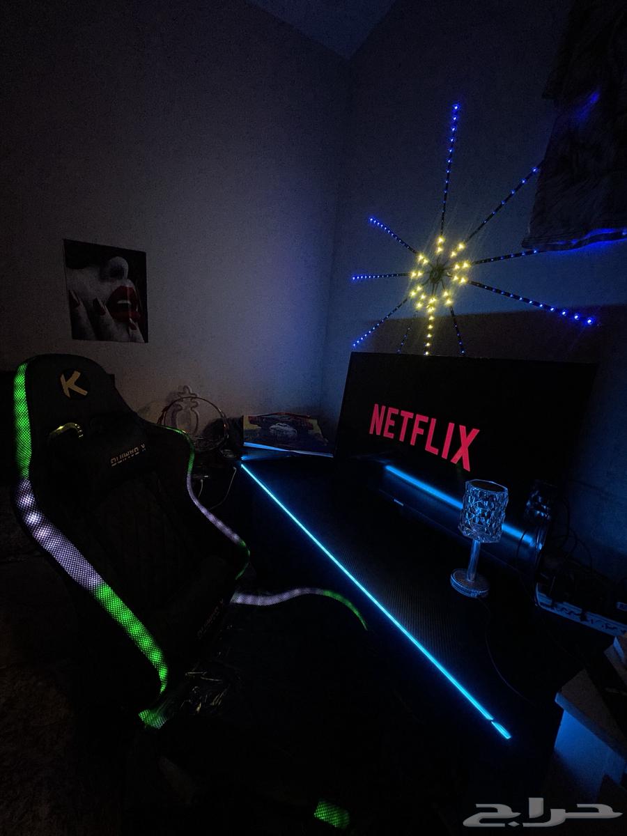 New computer table with chair for auction, comes with original packaging64513511219971113